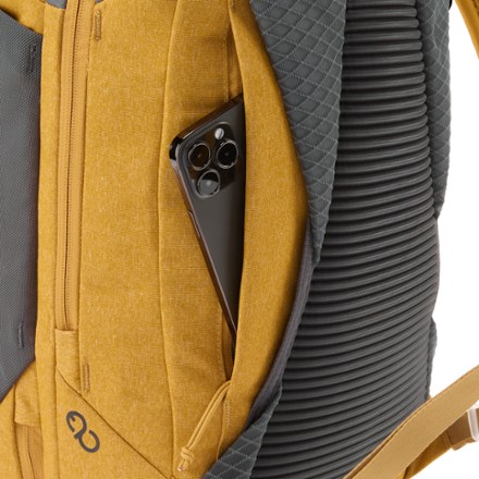 NEMO Vantage 30 L Endless Promise Everyday Adventure Daypack CHAI