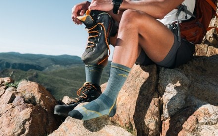 Darn Tough Light Hiker Boot Lightweight Hiking Socks - Men's 6