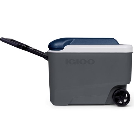 Igloo MaxCold Latitude 40 Qt. Roller Cooler 1
