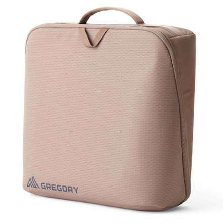 Gregory Alpaca Kitchen Case 1