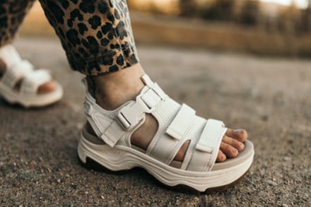 Teva Hurricane Ampsole Gaila Sandals - Women's 9