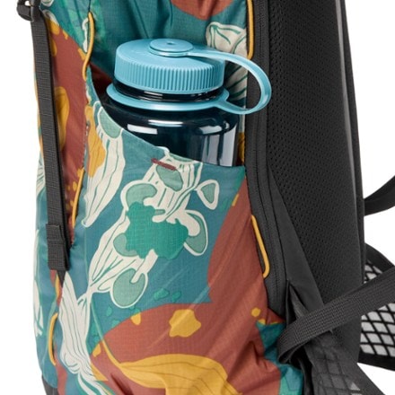 REI Co-op Flash 22 Print Pack Water bottle pocket (Water bottle sold separately)