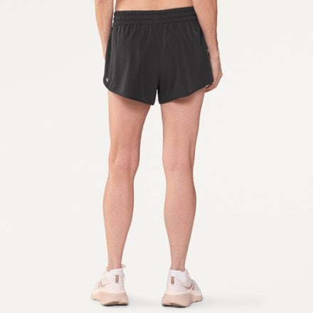 Vuori Clementine 2.5" Shorts - Women's 2