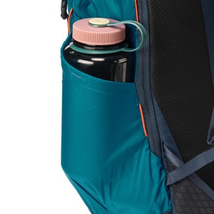 REI Co-op Flash 22 Pack Water bottle pocket (Water bottle not included)