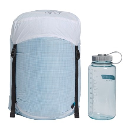 The North Face Inferno 15F Sleeping Bag Stuff sack (32 fl. oz. bottle not included)