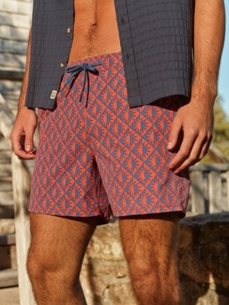 Fair Harbor Bungalow 5" Swim Trunks - Men's 6