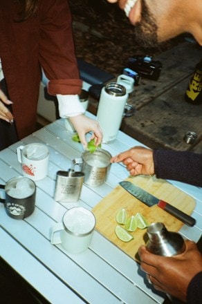 Location Image of color Aluminum/Asparagus