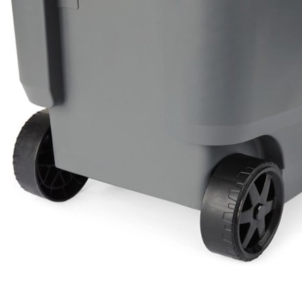Igloo MaxCold Latitude 40 Qt. Roller Cooler 9