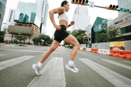 Brooks Adrenaline GTS 25 Road-Running Shoes - Women's 7