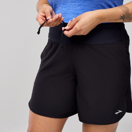 Brooks Chaser 7" Shorts 2.0 - Women's 3