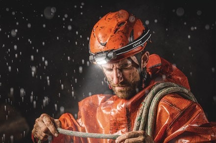 Coast WPH32R 2,000-Lumen Rechargeable Headlamp 2