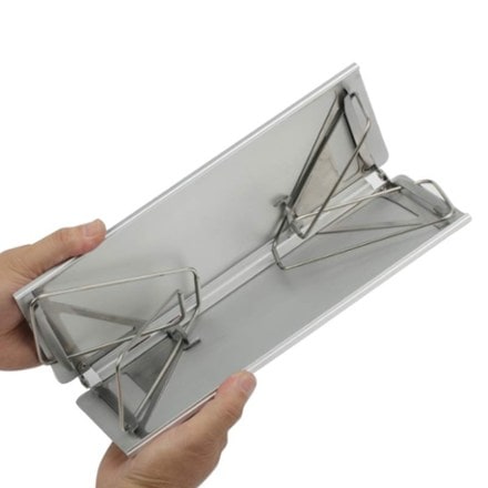 Soto Field Hopper Pop-Up Table 4