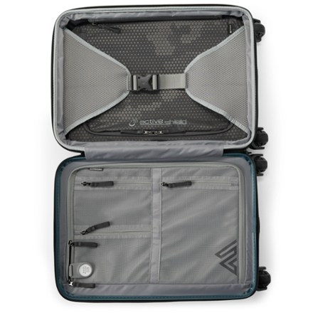 Quadro Pro Hardcase 22" Wheeled Luggage