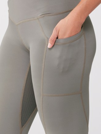 7/8 V-Cut Cooling Leggings with Pockets - Women's