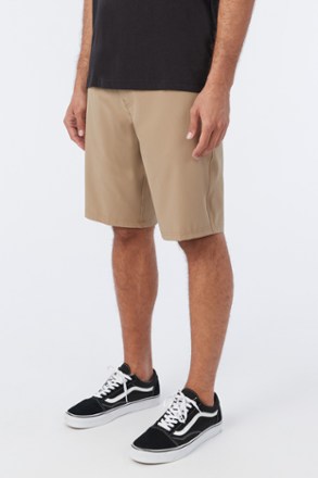 Reserve Solid 21" Hybrid Shorts - Men's