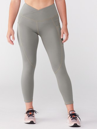 7/8 V-Cut Cooling Leggings with Pockets - Women's