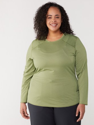 Lightweight Base Layer Long-Sleeve Crew Top - Women's Plus Sizes