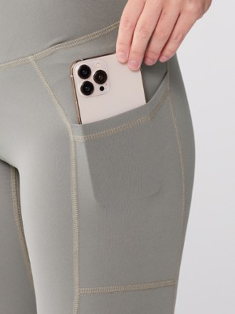 7/8 V-Cut Cooling Leggings with Pockets - Women's