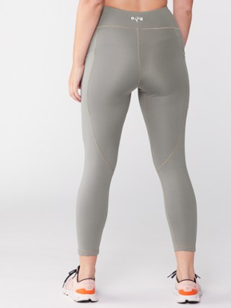 7/8 V-Cut Cooling Leggings with Pockets - Women's