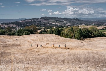 Trail runners on Bay Area Ridge Trail