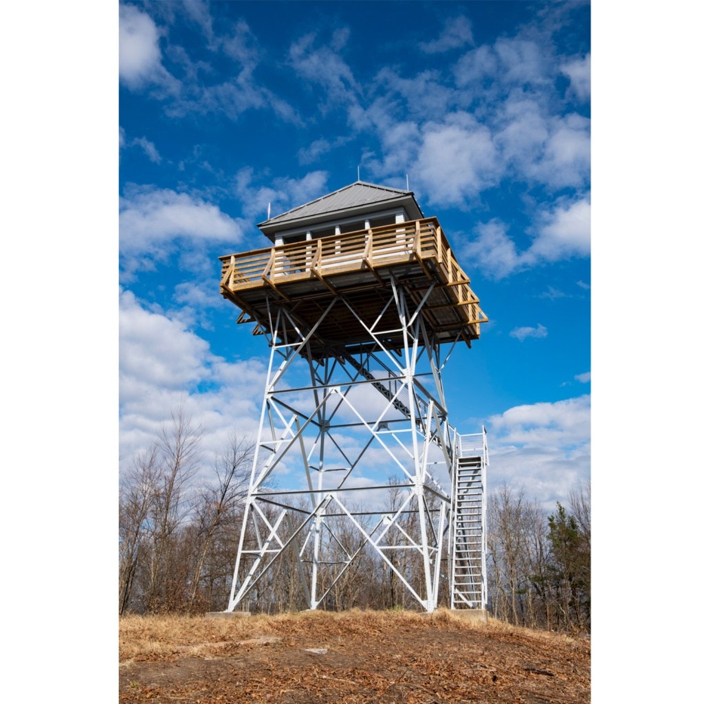 Views of Rich Mountain Lookout Tower with blue skies all around