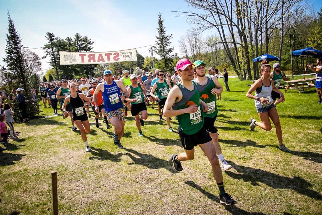 The start of the 10K trail run at the Pineland Festival.