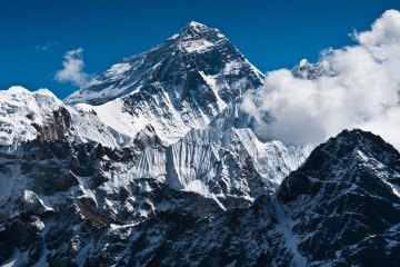 mount-everest with snowy peaks and light cloud in the distance