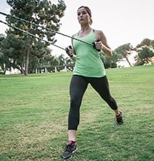 Starting a split squat with band row in a park