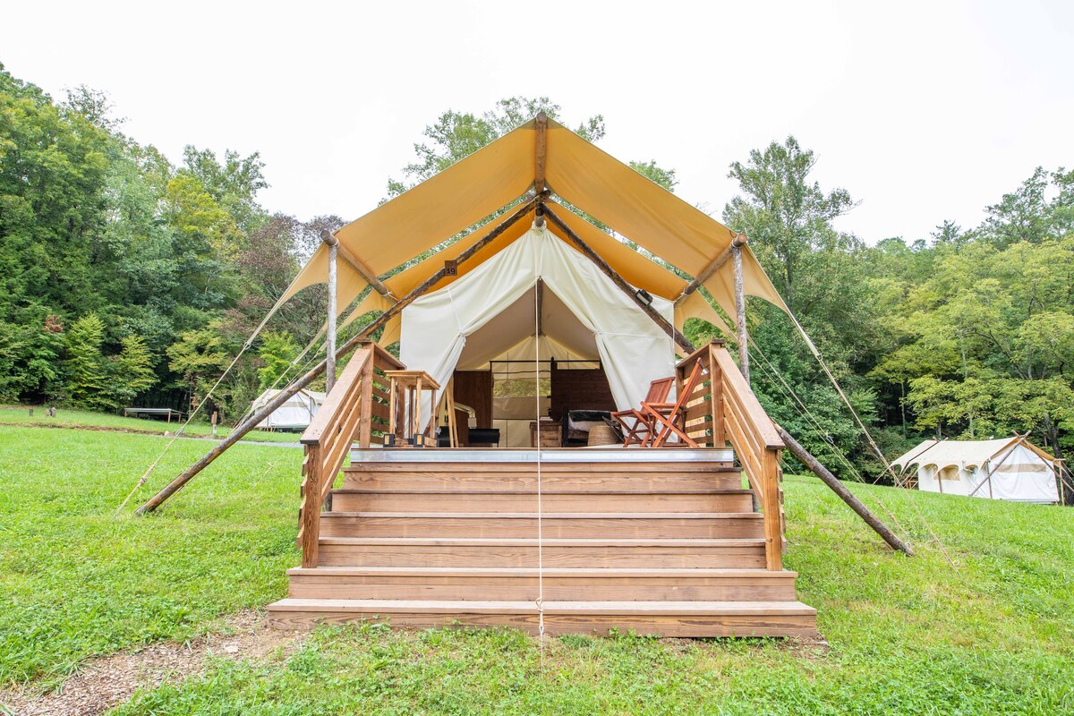 We spend two nights at a luxury camp set upon 182-acres of lush, wooded terrain, just minutes from the entrance to Great Smoky Mountains National Park.