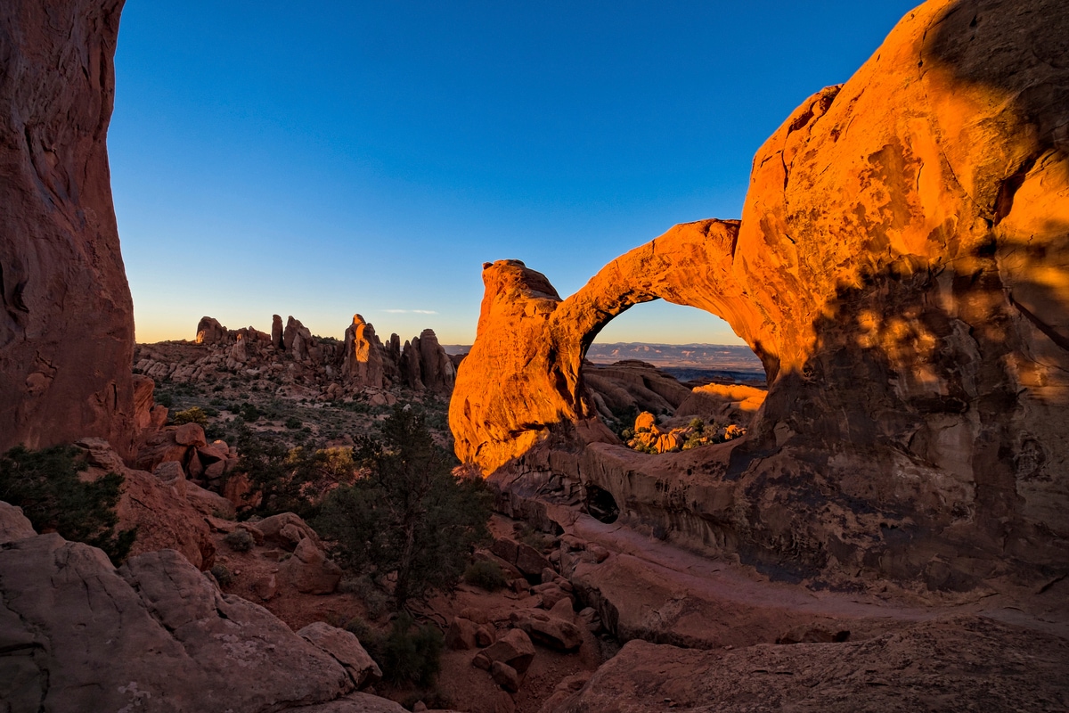 With its colorful geology, giant balanced rocks, and over 2,000 sandstone arches of all shapes and sizes, Arches National Park is mother nature’s sculpture garden.