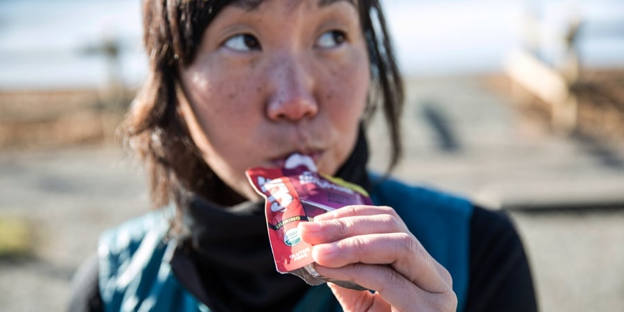 runner consuming energy food