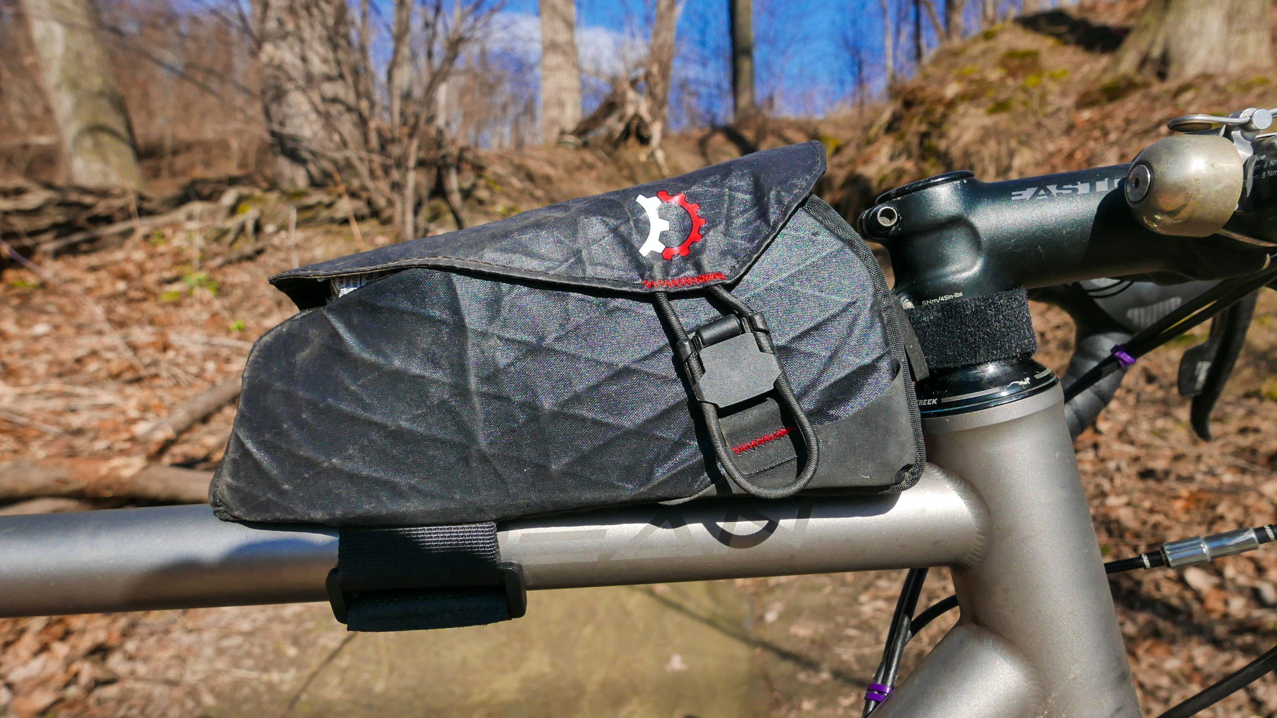 A bike bag sits on the top tube of the bike, ready to be accessed.