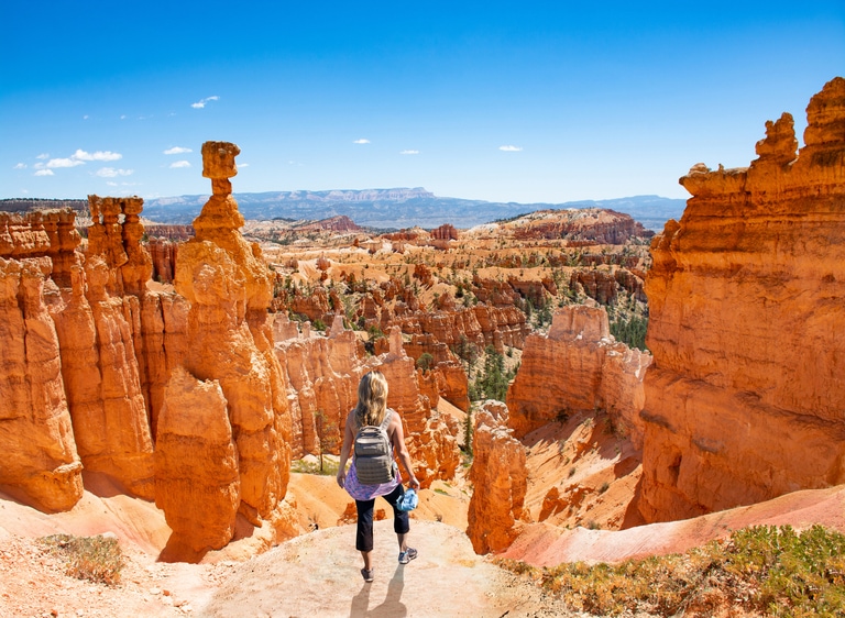 Woman standing on a cliff in Bryce Canyon