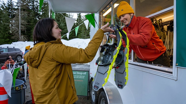 A person purchasing a snowshoe rental