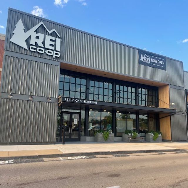 REI Town and Country Store