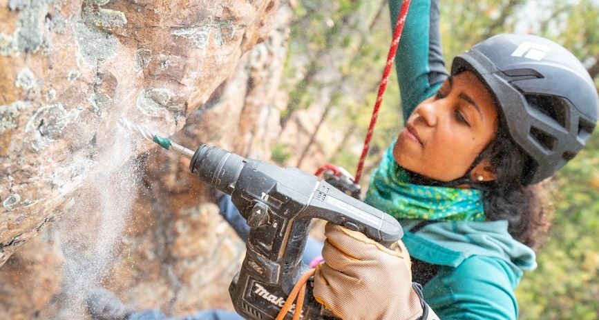 Photo of Maiza Lima climbing