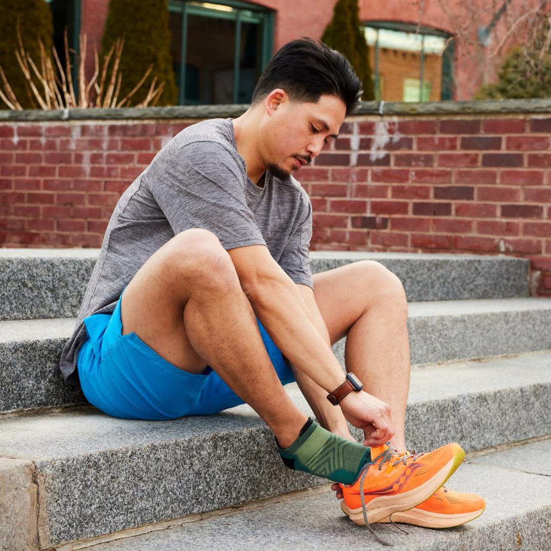 Location Image for Run No-Show Tab Ultralightweight Cushion Socks - Men's