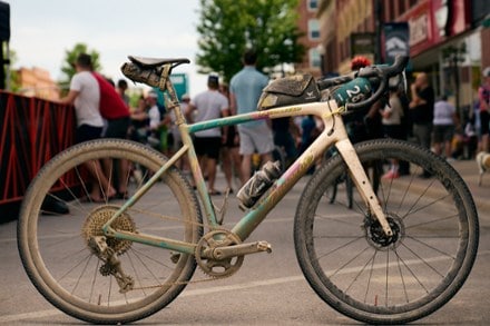 Apidura Racing Bolt-On Top Tube Pack - 1 L 7