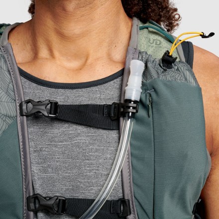 Ultimate Direction Trail Hydration Vest 9