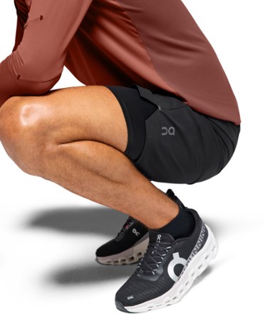 On Performance Hybrid 7.75" Shorts - Men's 7