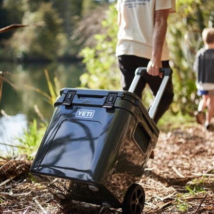 YETI Roadie 48 Wheeled Cooler 8