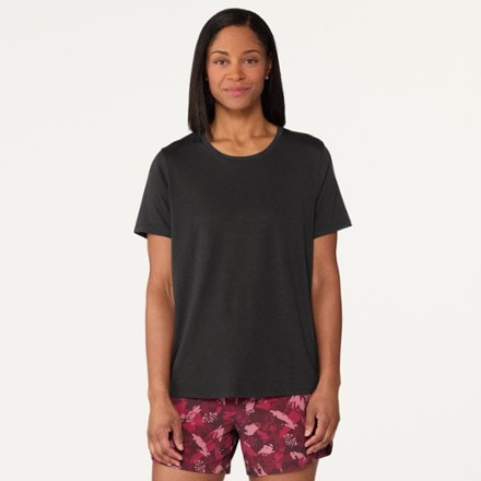 Model info: Height: 5' 10" | Chest: 31" | Waist: 28" | Wearing size: M