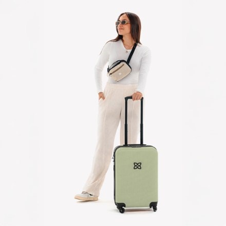 Sherpani Meridian 22" Wheeled Luggage 4