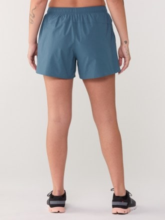 On Essential 4" Shorts - Women's 2