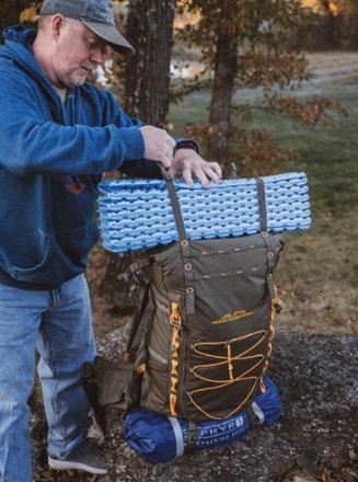 ALPS Mountaineering Nomad RT 75 Pack 9