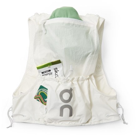 On Ultra Hydration Vest 4