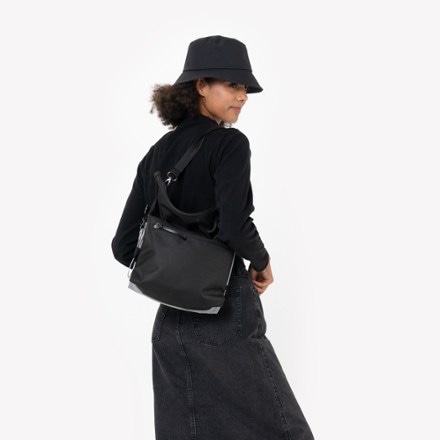 Sherpani Vale AT Shoulder Bag 4