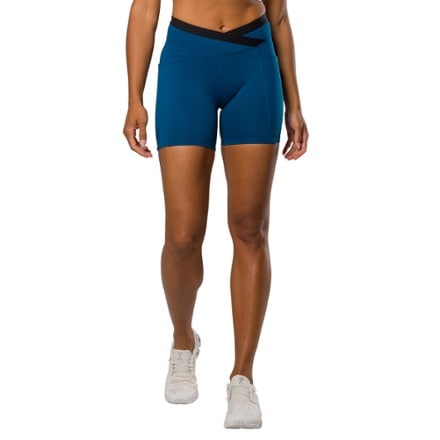 Nathan Crossover Shorts 2.0 - Women's 1