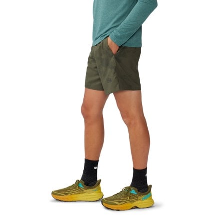 Mountain Hardwear Shade Lite Shorts - Men's 7" inseam 4