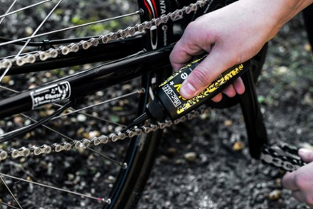 Muc Off Wet Chain Lube, 120 Milliliters - Biodegradable Bike Chain  Lubricant, Suitable for All Types of Bike - Formulated for Wet Weather  Conditions